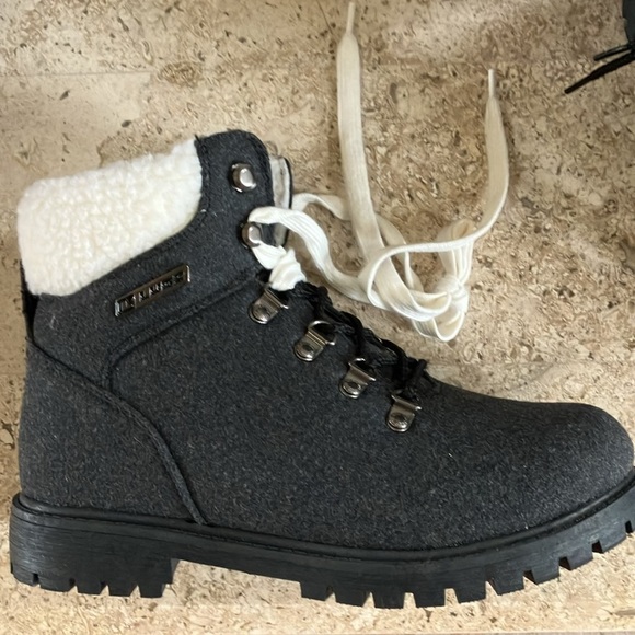 NWT Lugz Women's Grotto Fleece Slip Resistant Fashion Boots in Dark Grey - Picture 5 of 12